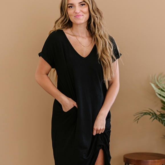 P & Rose Dresses & Skirts - P & Rose Plot Twist Full Size T-Shirt Dress with Pockets in Black